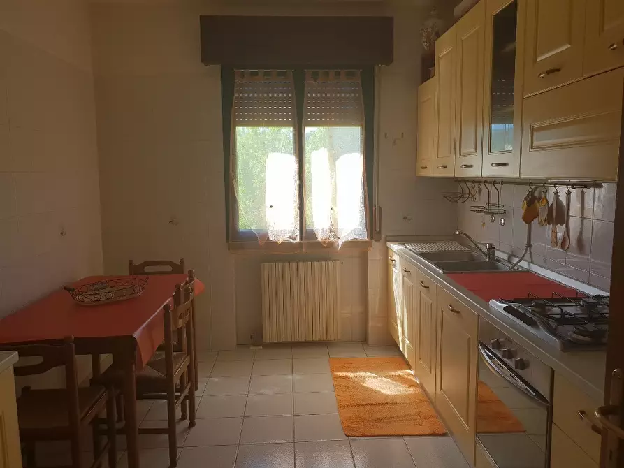 Immagine 9 di Quadrilocale in affitto  a Varano De' Melegari