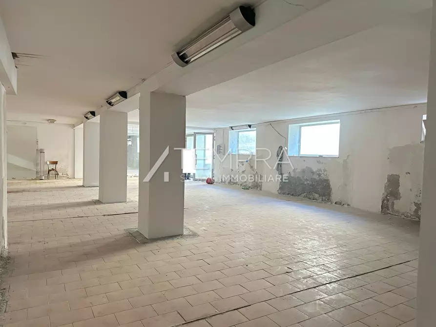 Immagine 5 di Attività artigianale in vendita  in Via Spampinato Aurelio 10 a Adrano