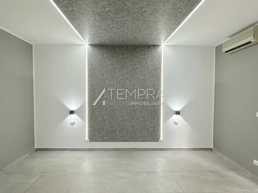 Immagine 6 di Casa indipendente in vendita  a Adrano