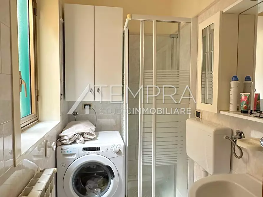 Immagine 16 di Appartamento in vendita  a Adrano