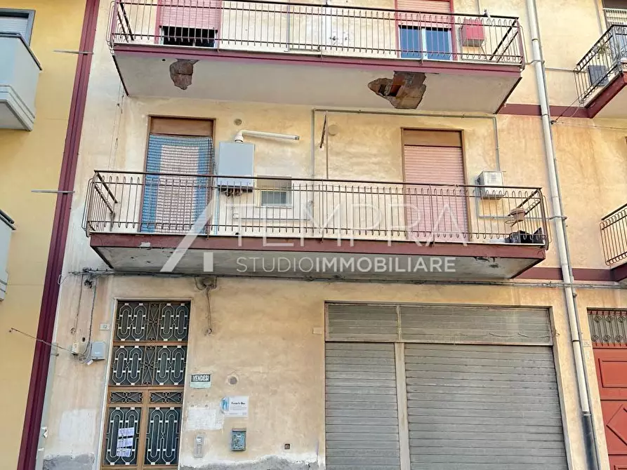 Immagine 3 di Appartamento in vendita  in Via della Costituzione 32 a Adrano