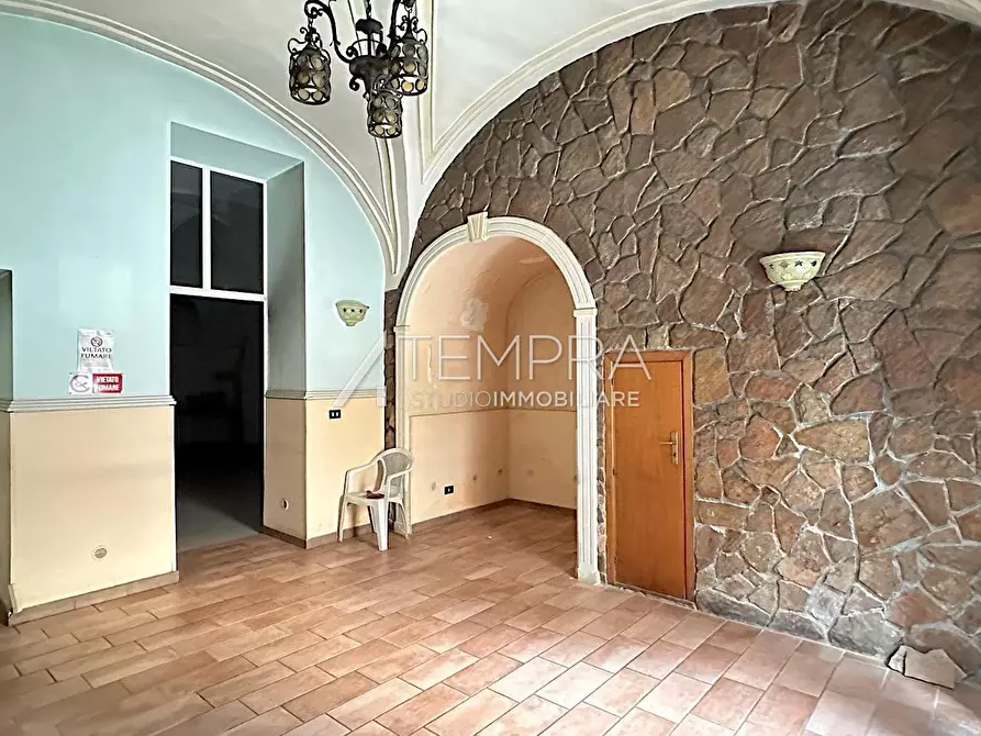 Immagine 5 di Locale commerciale in vendita  a Adrano