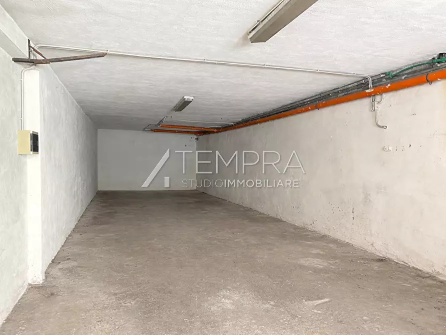 Immagine 21 di Appartamento in vendita  a Adrano