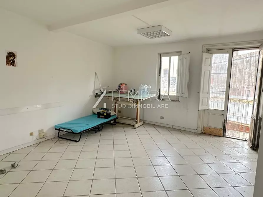 Immagine 13 di Casa indipendente in vendita  a Adrano