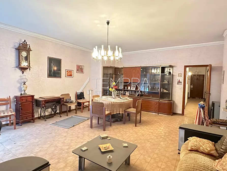 Immagine 9 di Appartamento in vendita  a Adrano