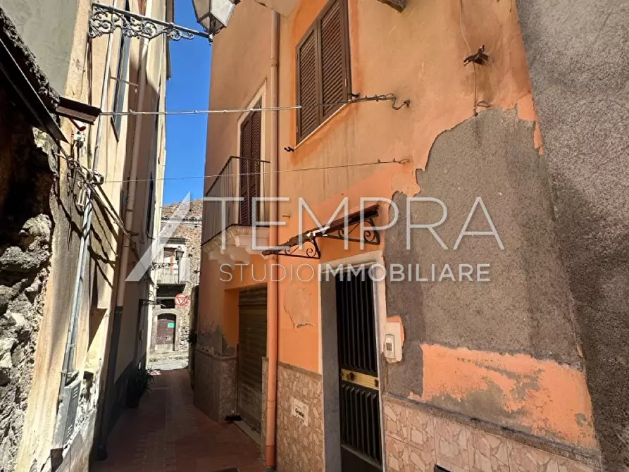 Immagine 28 di Appartamento in vendita  a Adrano