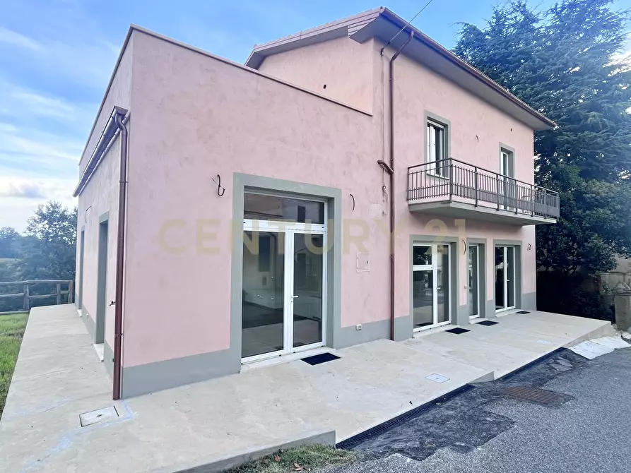 Immagine 51 di Villa in vendita  in Piazza Barbana 35 a Scansano