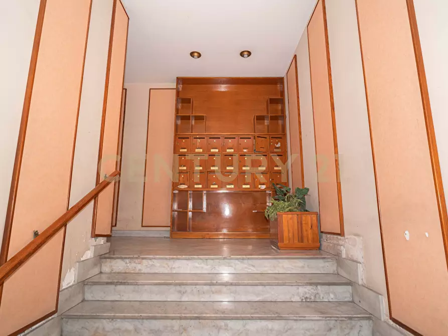 Immagine 28 di Pentalocale in vendita  in Via Rasà 3 a Catania