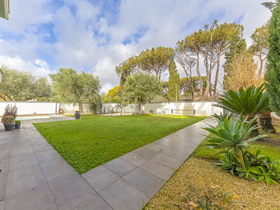 Immagine 14 di Villa in affitto  in Via Bedollo 117 a Roma