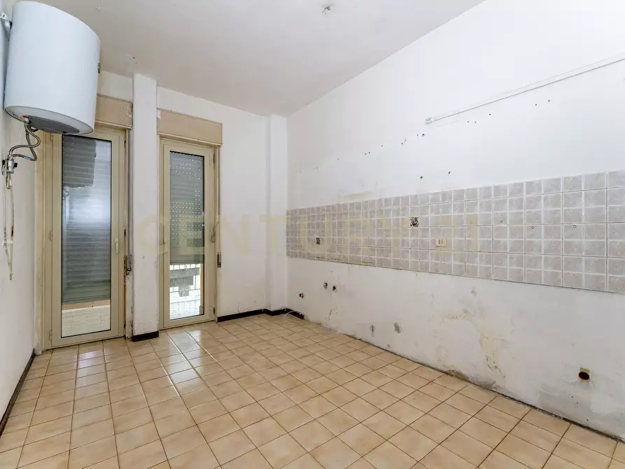 Immagine 29 di Pentalocale in vendita  in Via Due Obelischi 48 a Gravina Di Catania