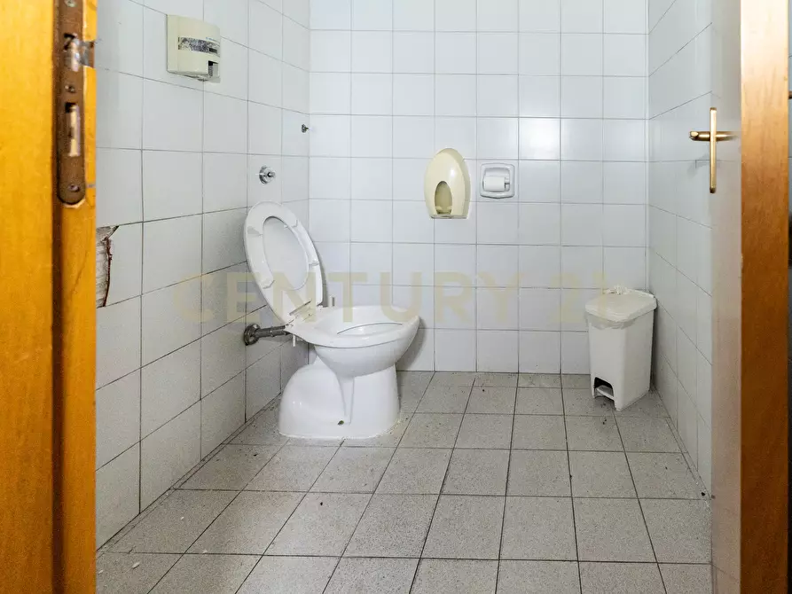 Immagine 23 di Locale commerciale in affitto  in Via Catira 2 a San Gregorio Di Catania