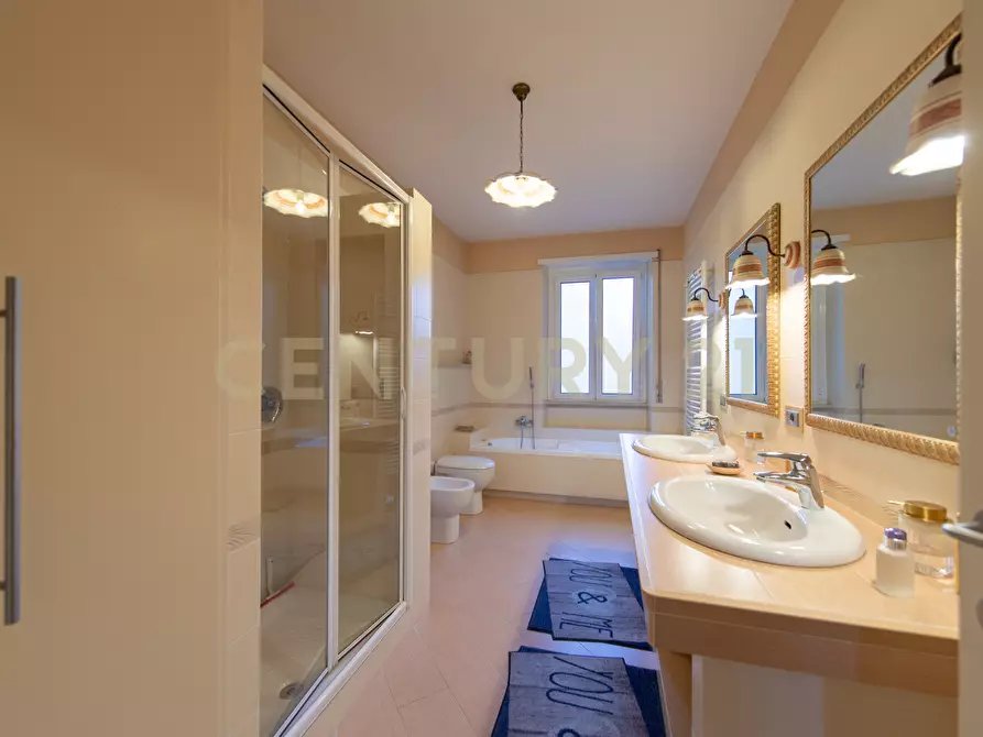 Immagine 29 di Quadrilocale in vendita  in Viale Ippocrate 116 a Roma