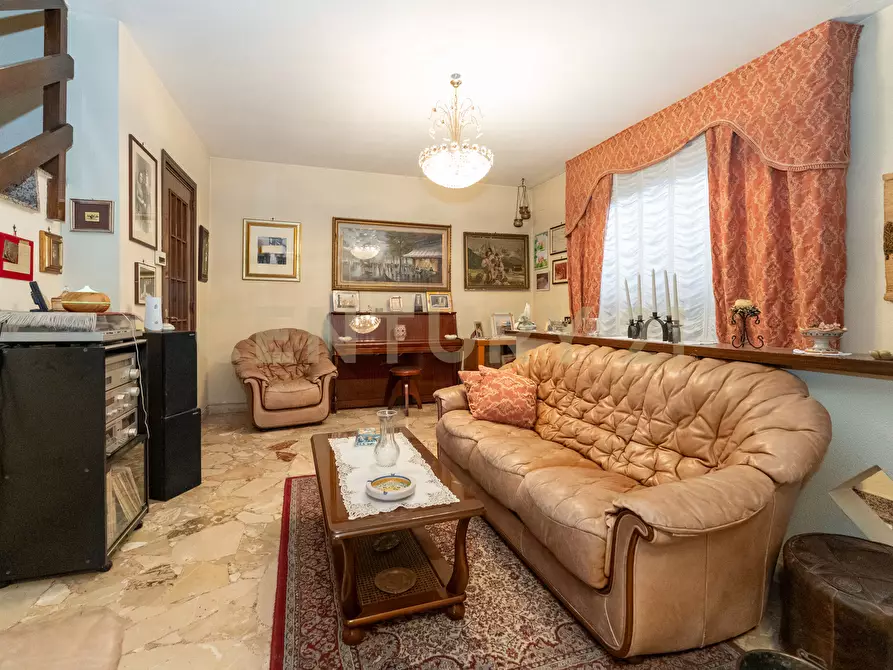 Immagine 37 di Villa in vendita  in Via Salemi 18 a Mascalucia