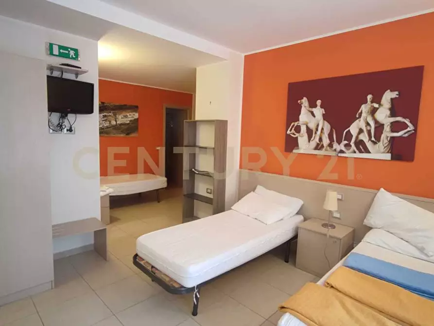 Immagine 11 di Palazzo in vendita  a Messina