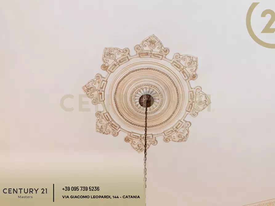 Immagine 103 di Pentalocale in vendita  in Via Etnea 196 a Catania