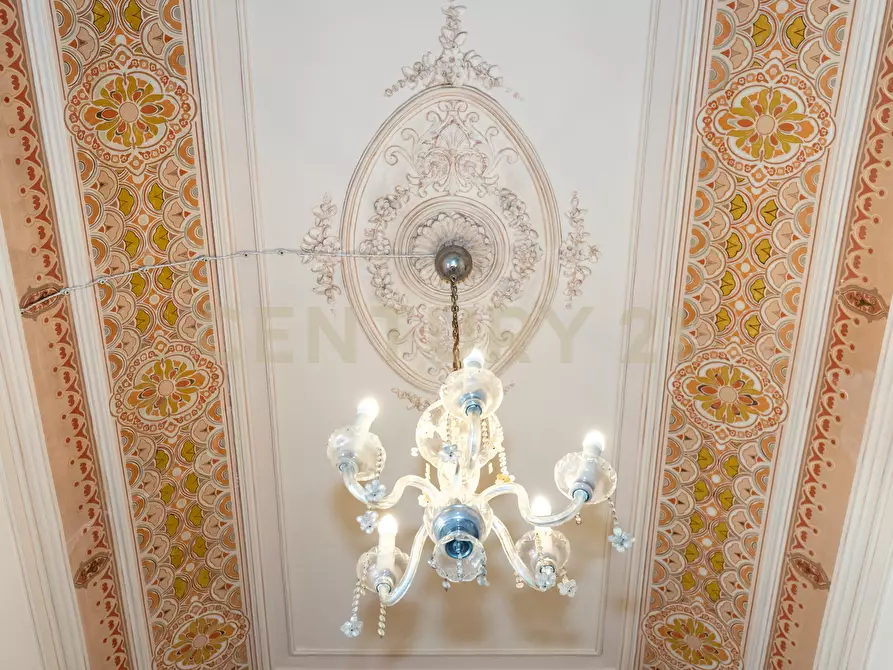 Immagine 12 di Pentalocale in vendita  in Via Etnea 196 a Catania