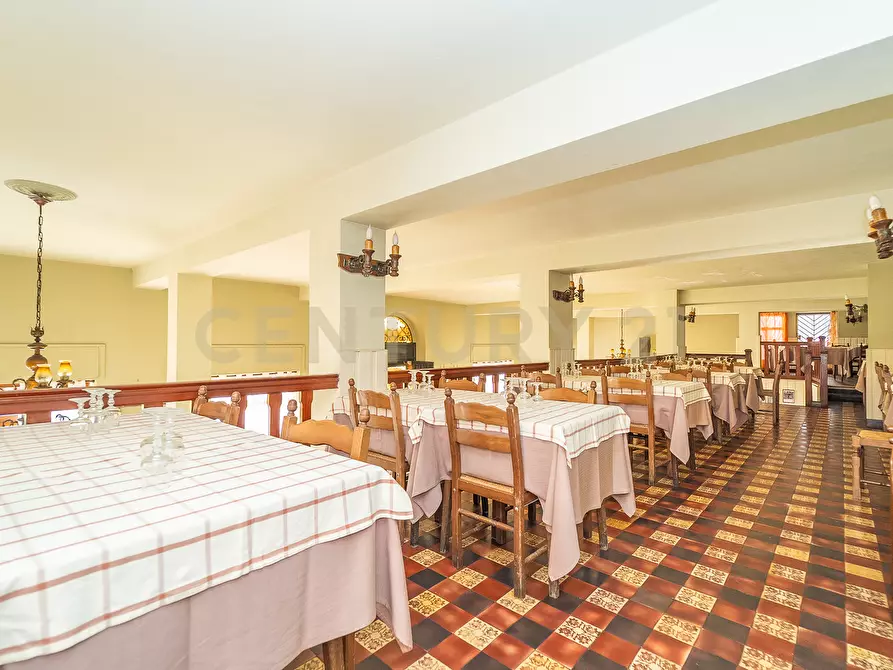 Immagine 18 di Locale commerciale in vendita  in Via Nemorense 17 a Nemi