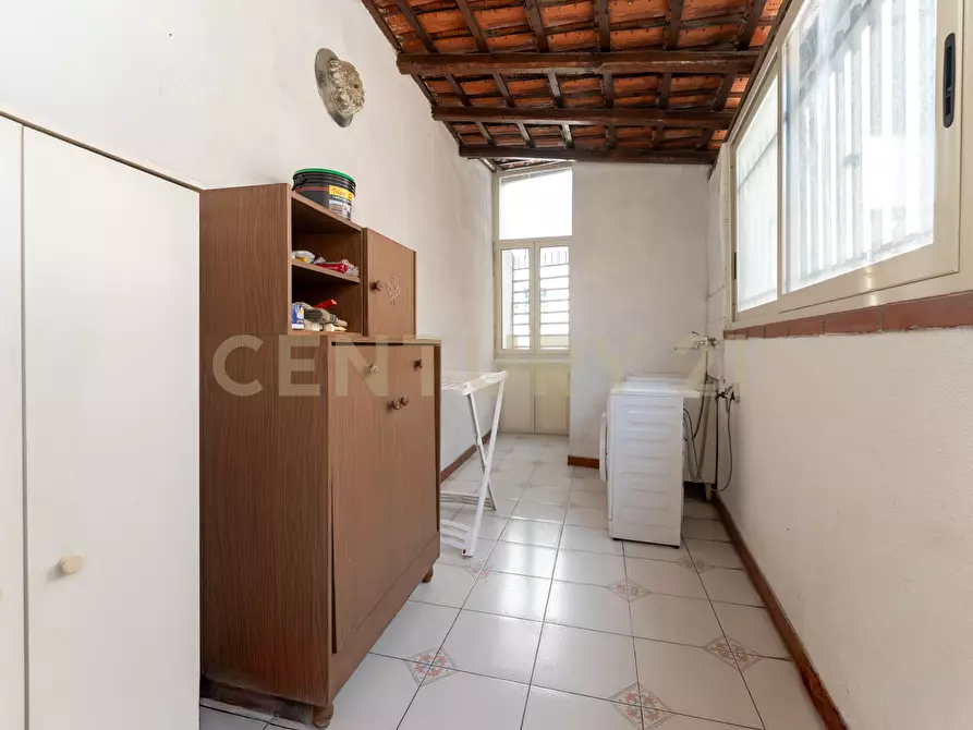 Immagine 54 di Pentalocale in vendita  in Via Antonino di Sangiuliano 185 a Catania