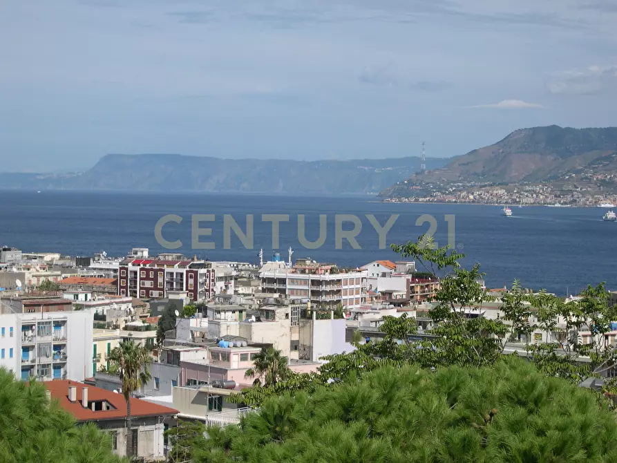 Immagine 29 di Palazzo in vendita  in Viale Regina Margherita 27 a Messina