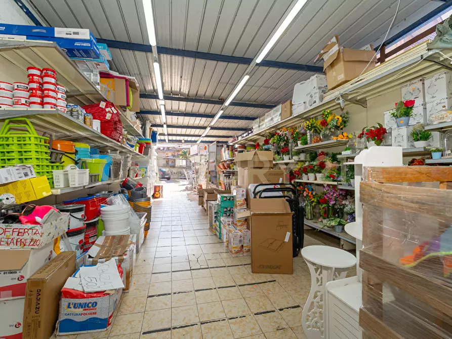 Immagine 7 di Attività commerciale in vendita  in Via Nizzeti 6 a Aci Catena