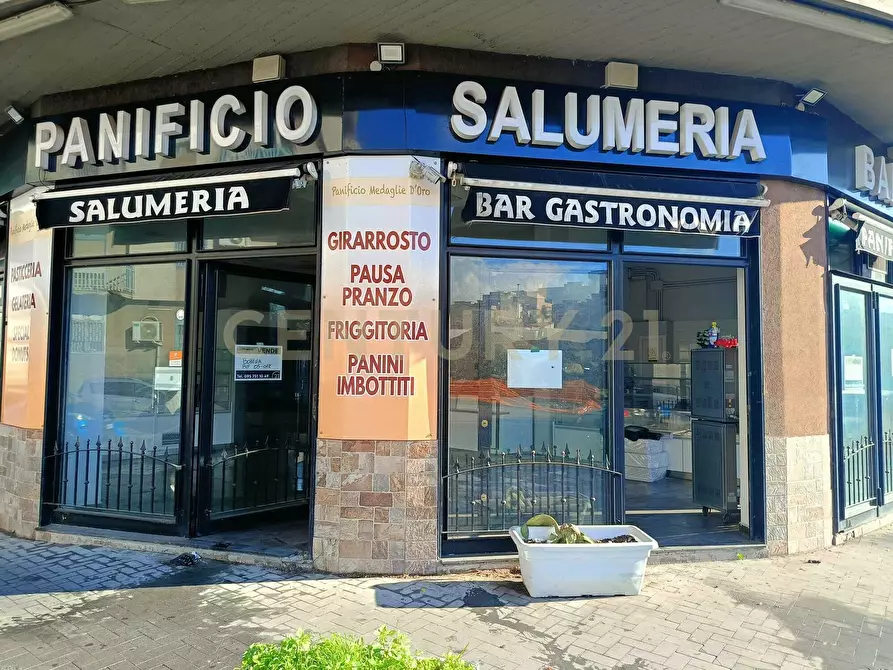 Immagine 1 di Locale commerciale in vendita  in Via Medaglie D'oro 86 a Catania