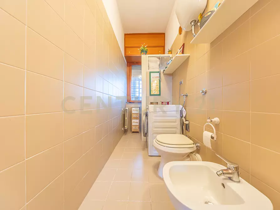 Immagine 23 di Trilocale in vendita  in Via Paolo Barison 14 a Roma