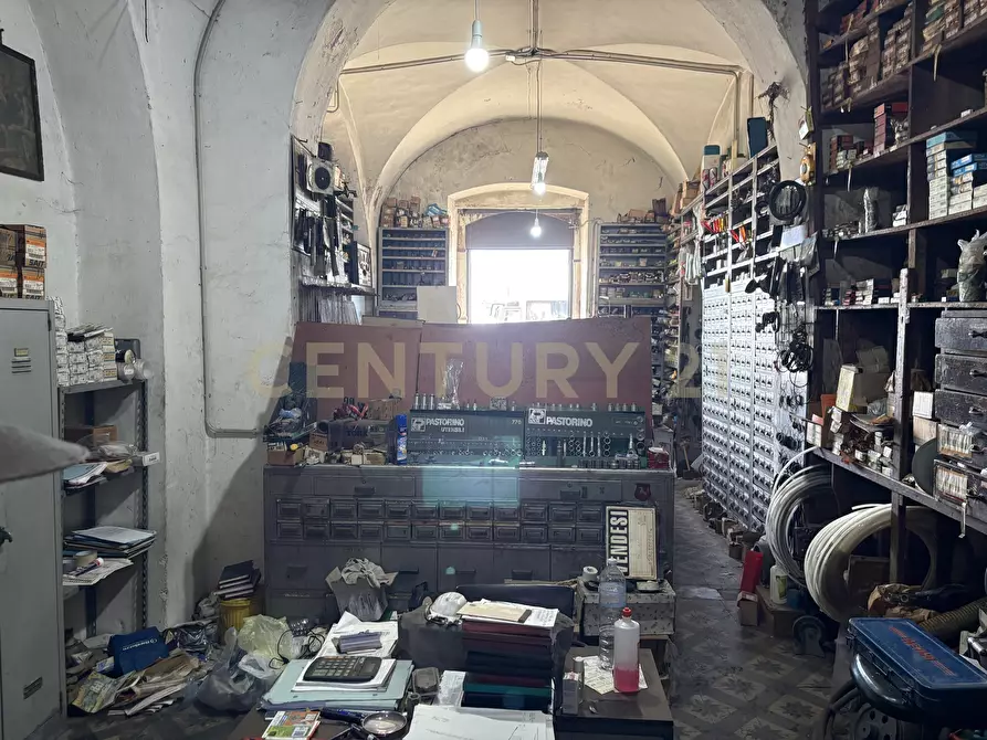 Immagine 21 di Locale commerciale in vendita  in Via 6 Aprile 59 a Catania