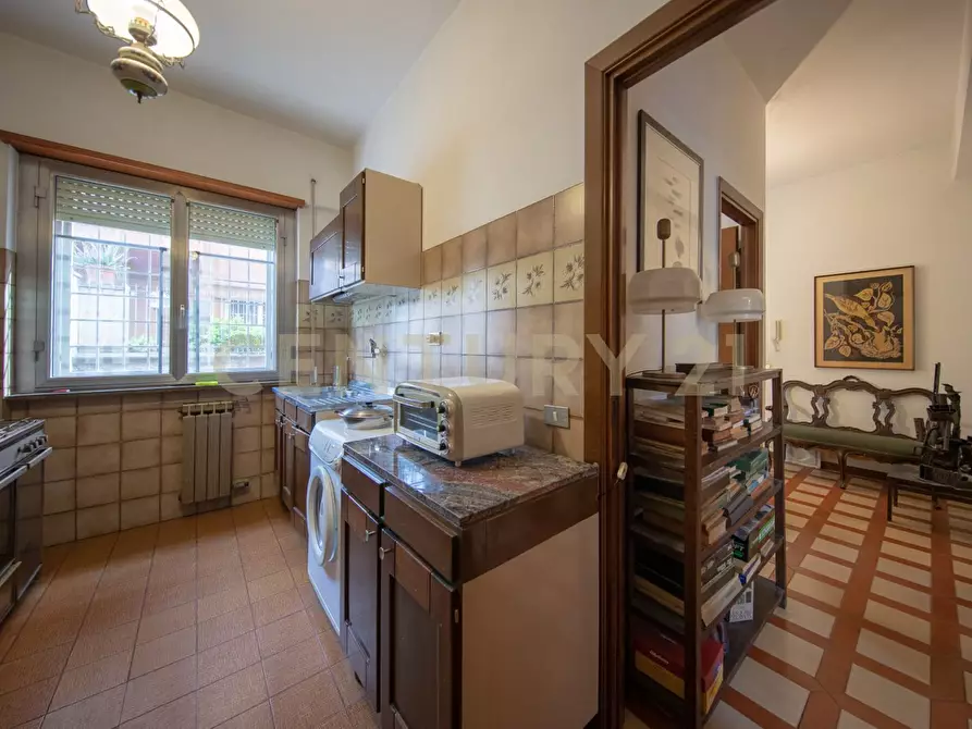 Immagine 16 di Bilocale in vendita  in Via Aurelia 301 a Roma