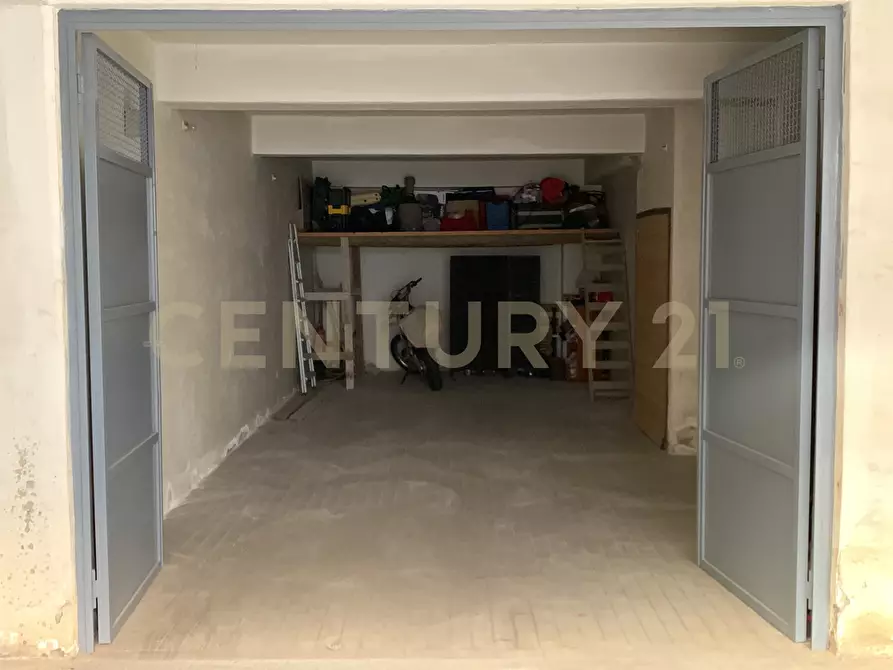 Immagine 3 di Garage in vendita  in Via Riposto 18 a Mascalucia