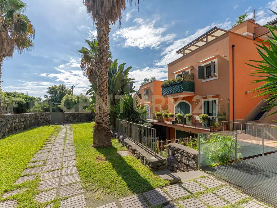 Immagine 1 di Villetta a schiera in vendita  in Via Maria Gianni 81 a Catania