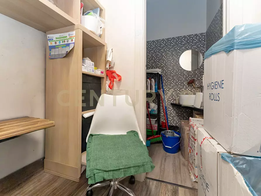 Immagine 25 di Locale commerciale in vendita  in Via del Bosco 163 a Catania