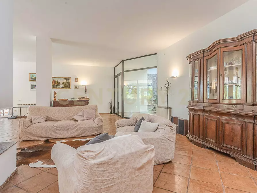 Immagine 25 di Villa in vendita  in Via Spiaggia del Lago 17b a Castel Gandolfo