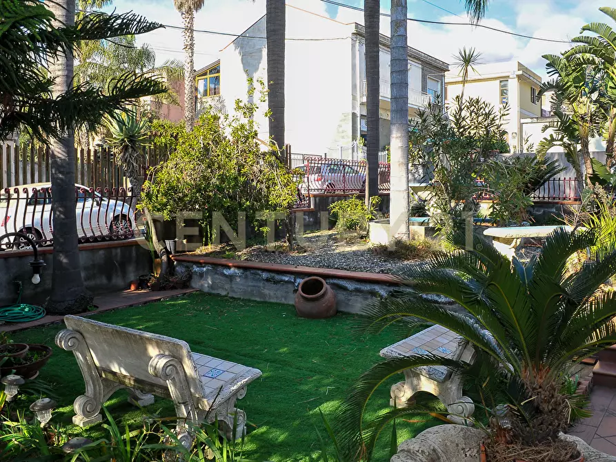 Immagine 6 di Villa in vendita  in Via Musumeci 47 a Giarre