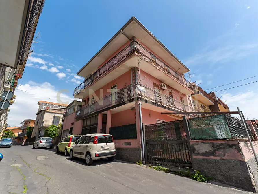 Immagine 2 di Pentalocale in vendita  in Via Sottotenente Cantone 30 a Mascalucia