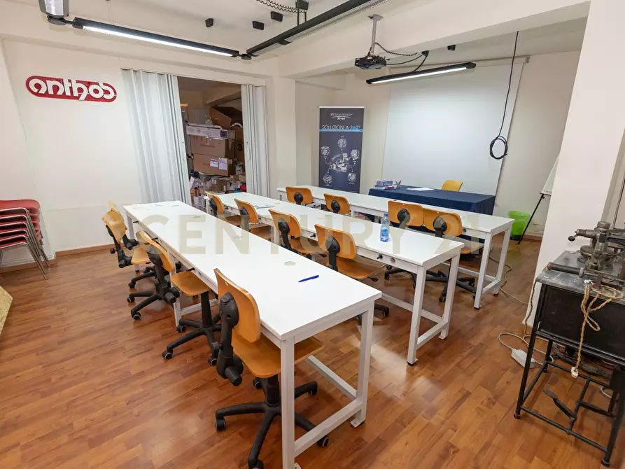 Immagine 25 di Pentalocale in vendita  in Via Pietra dell'Ova 396396 a Tremestieri Etneo