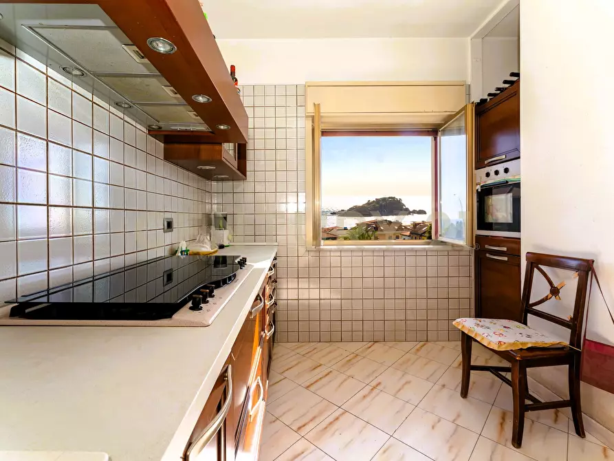 Immagine 9 di Appartamento in vendita  in Via Spagnola 51 a Aci Castello