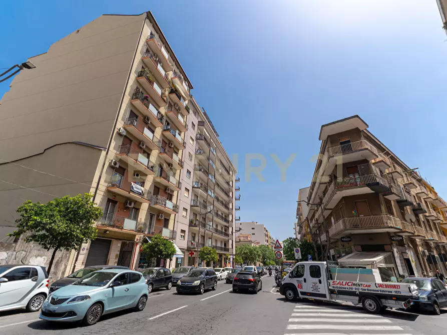 Immagine 1 di Pentalocale in vendita  in Corso delle Province 124 a Catania