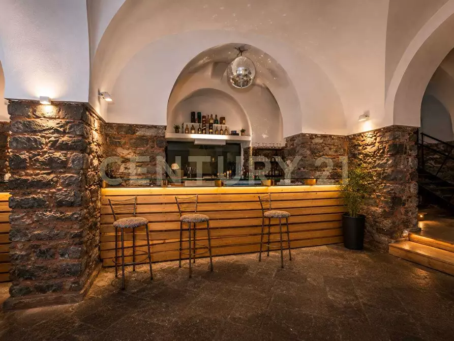 Immagine 15 di Locale commerciale in vendita  in Via Giuseppe Verdi 65 a Catania