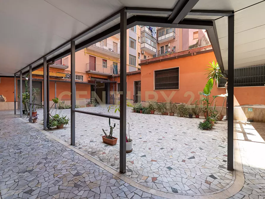 Immagine 5 di Pentalocale in vendita  in Via Antonino di Sangiuliano 54 a Catania