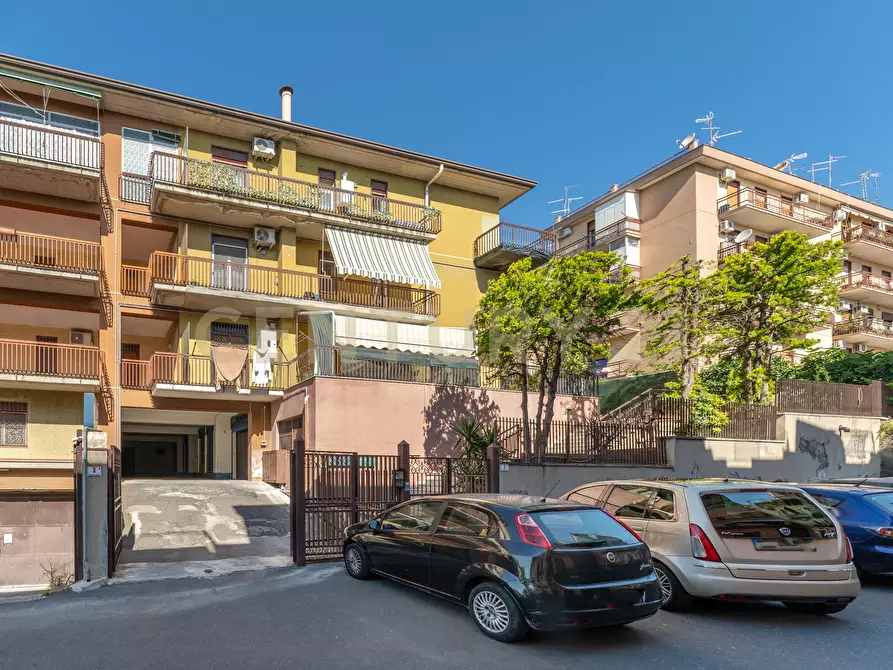Immagine 49 di Quadrilocale in vendita  in Via Jacopo Vignerio 5 a Catania