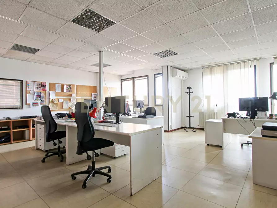 Immagine 9 di Ufficio in vendita  in Via Giuseppe Capogrossi 50 a Roma