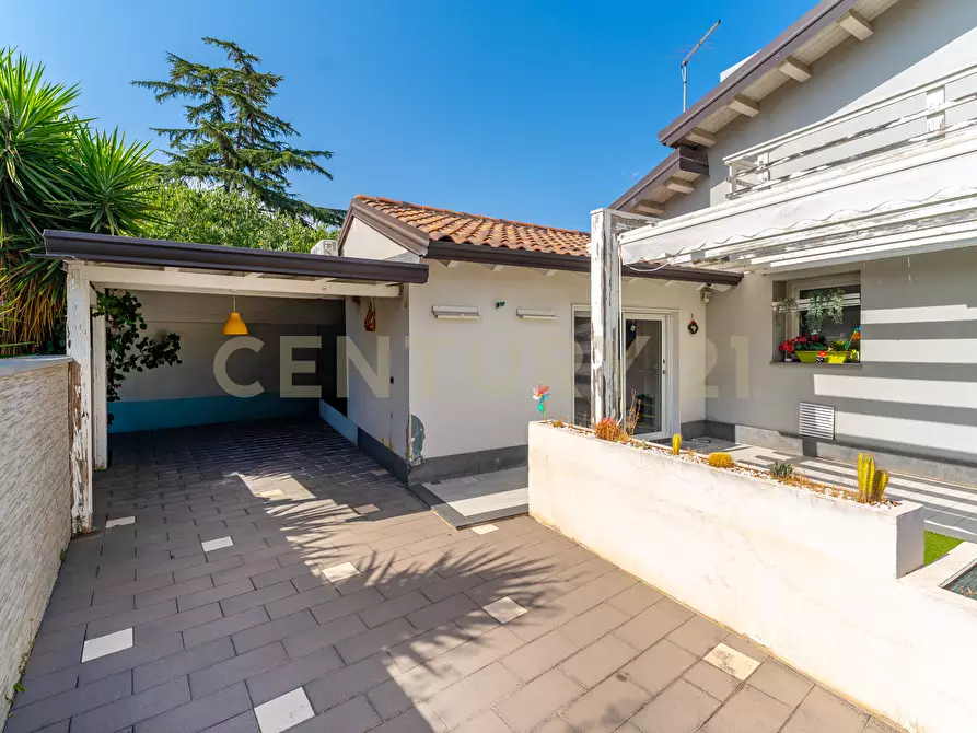 Immagine 9 di Villa in vendita  in Via Immacolata a Catania