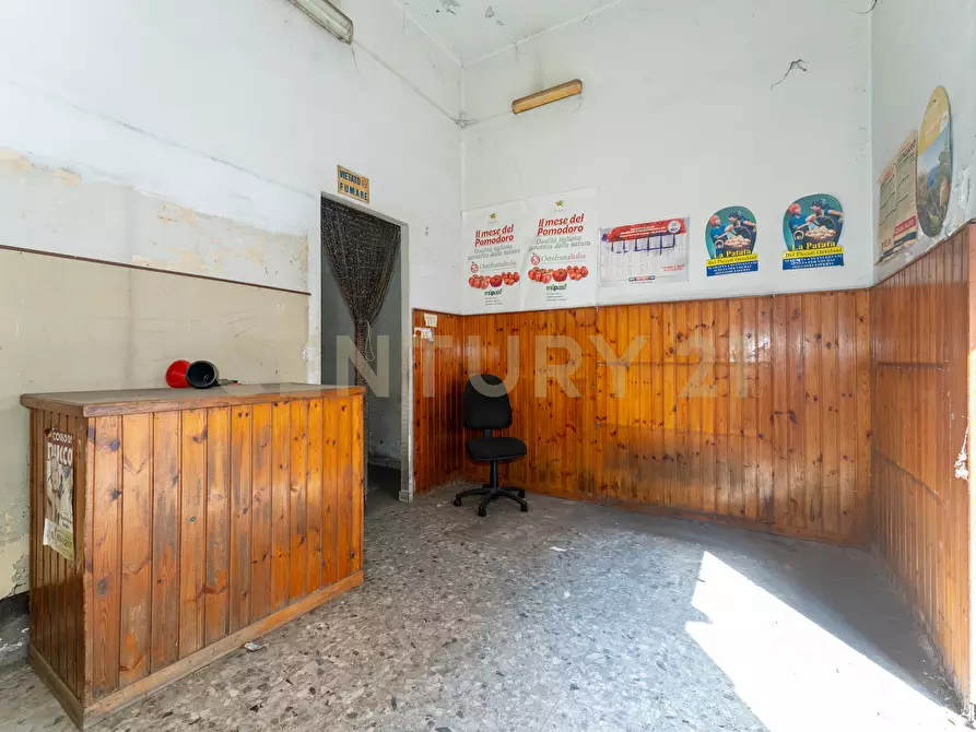 Immagine 8 di Locale commerciale in vendita  in Via del Bosco 107 a Catania