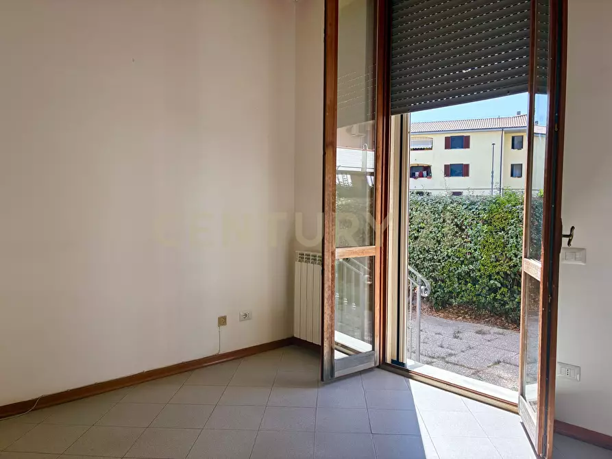 Immagine 2 di Locale commerciale in vendita  in Via della Pace 50 a Orbetello