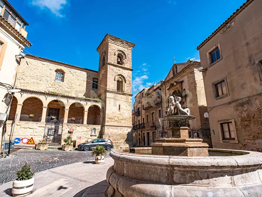 Immagine 2 di Pentalocale in vendita  in Via Roma 135 a Enna