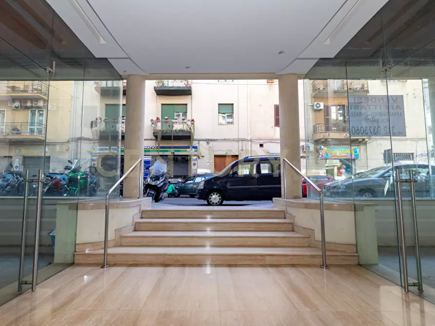 Immagine 32 di Locale commerciale in vendita  in Via Milano 85 a Catania