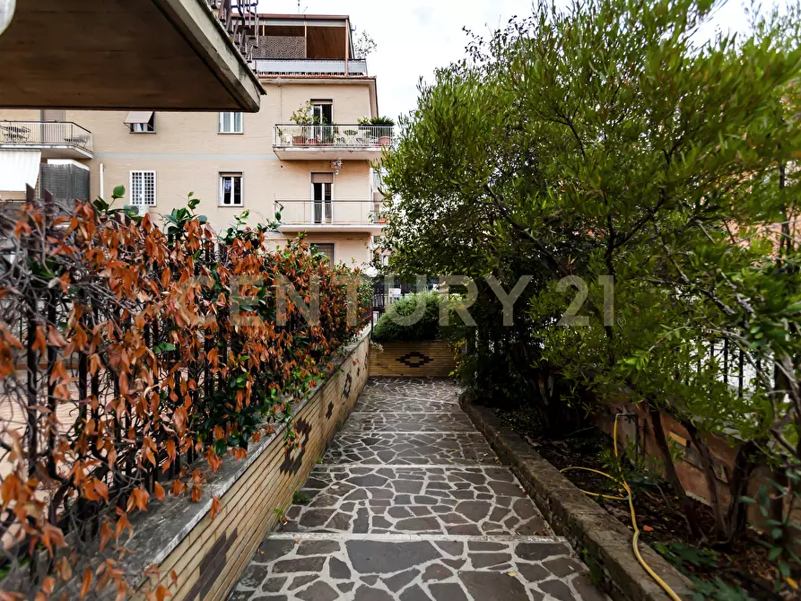 Immagine 25 di Trilocale in vendita  in Via Montasola 34 a Roma