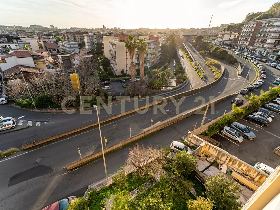 Immagine 39 di Pentalocale in vendita  in Via Due Obelischi 48 a Gravina Di Catania