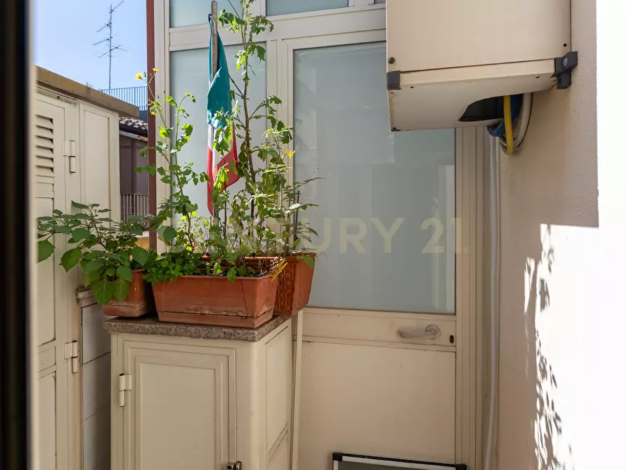 Immagine 36 di Pentalocale in vendita  in Via Giuseppe Garibaldi 179 a Catania