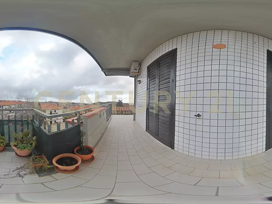 Immagine 41 di Quadrilocale in vendita  in Via Ercole Patti 91 a Pedara